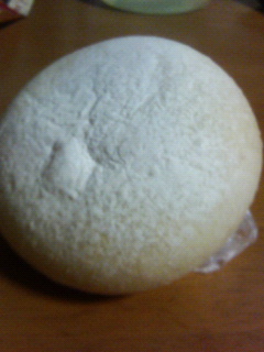 白いクリームチーズパン