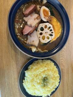 ２種の燻製肉と野菜のスープカレー