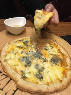 チーズ屋さんのピザ
