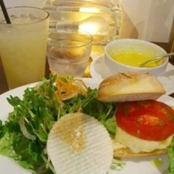 Mother Moon Cafe 美浜 