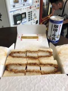 万かつサンド
