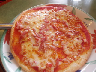 サラミとパンチェッタのピザ