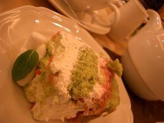 苺とルバーブのショートケーキ