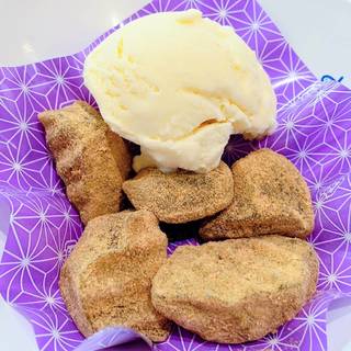 波照間黒糖のわらびもち　バニラアイス添え