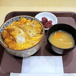 ロースカツ丼（豚汁、お新香付き）
