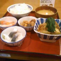 お昼の四品定食