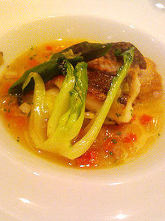 真鯛のポワレミネストローネ仕立てタイムの香