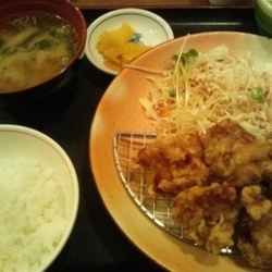 ［食堂・定食］街かど屋 岩塚本通店