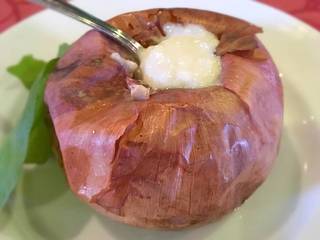 玉ねぎの岩塩包み焼き