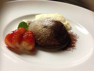 温かいチョコレートケーキ