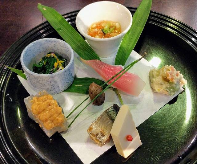 天然の魚やこだわりの野菜をふんだんに使ったオリジナルの京料理