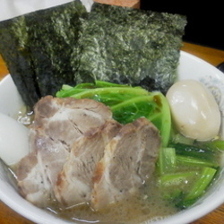 横浜ラーメン 厨房 うえむらや 