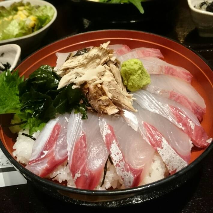小値賀直送！ひらす贅沢丼