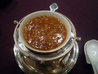 上海蟹味噌入りふかひれのスープ