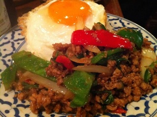 鶏肉のバジル炒め