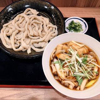きのこ入り肉汁うどん