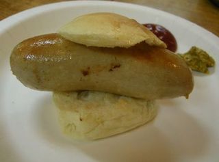 プレーンソーセージのサンドイッチ