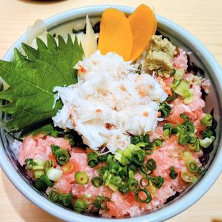 かにバラねぎとろ丼