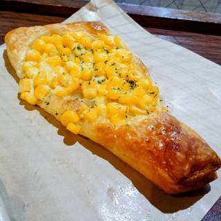 たっぷりコーンマヨデニッシュ