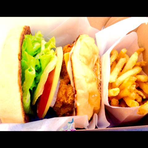 新宿のおすすめハンバーガ店『burger kitchen CHATTY CHATTY』の「ハンバーガー」