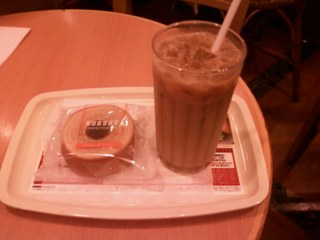 アイスカフェラテとバームクーフェン