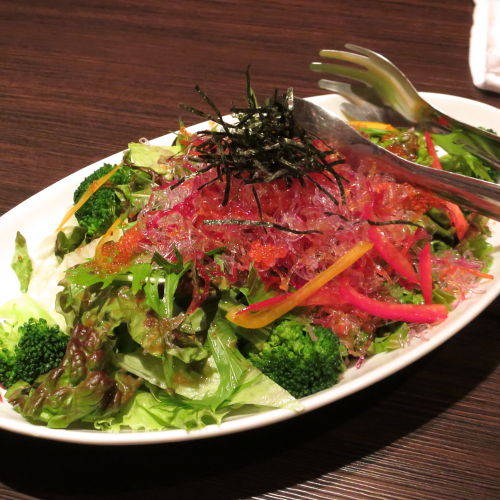 低カロリーの海藻麺サラダ