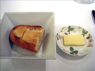温かいフランスパン無塩バター