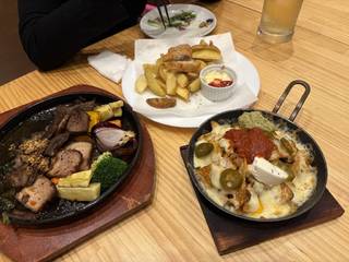 自家製ローストビーフ・肉と野菜のグリル・自家製生地のピザコース【４９８０円→３９８０円】飲み放題付