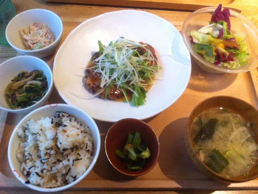 おぼんdeごはん 東京ドームシティ ラクーア店（地図/写真/水道橋/食堂・定食） ぐるなび