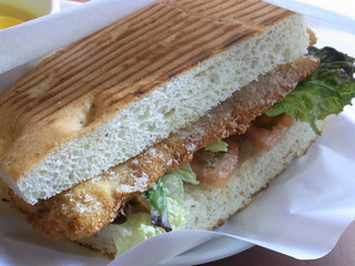 コトレッタ（赤城山ポーク・生ハム・トマトのパニーニ）