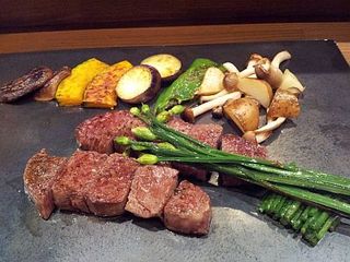 “味彩牛”のフィレ肉と野菜の鉄板焼き