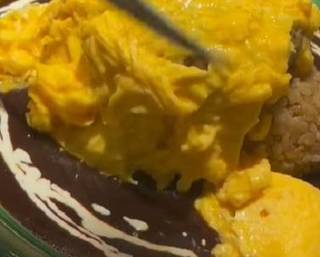 デミグラスソースのオムライス