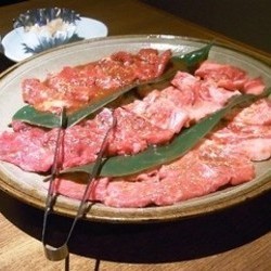 肉の盛り合わせ　３，８００円