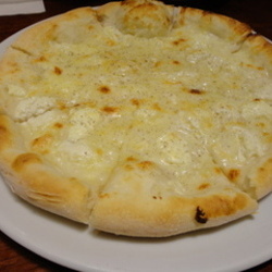とろ～りホワイトチーズのフォンデュピッツァ