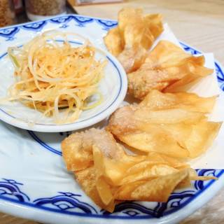 揚げワンタン　ピリ辛ねぎソース