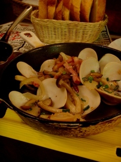 ハマグリのワイン蒸し