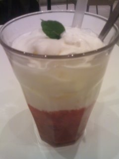 アイスいちごラテ