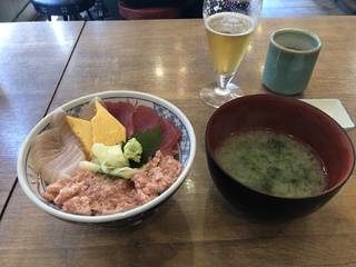 まぐろ３色丼