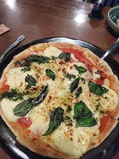 フレッシュトマトのマルゲリータピザ