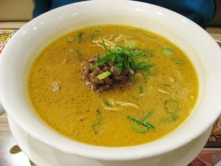 黒麻油のタンタン麺