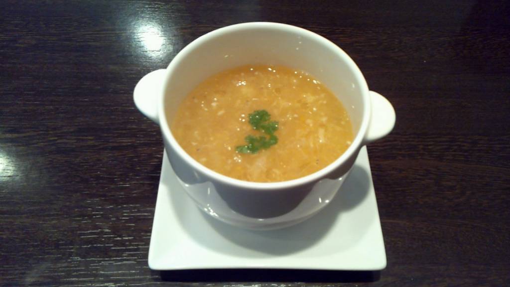 上海がにの蟹味噌が入ったフカヒレとろみスープ