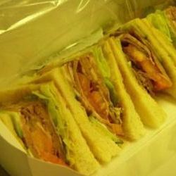 グルメ 那覇空港店 地図 写真 那覇 サンドイッチ パン屋 ぐるなび