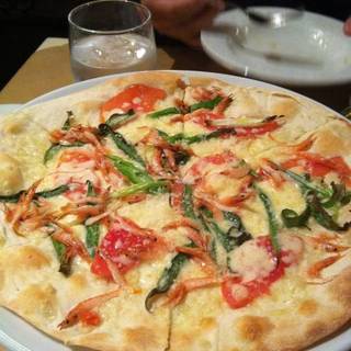 桜海老と九条ネギとフレッシュトマトのピザ