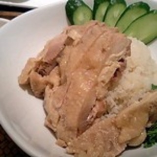 チキンの煮込みのせご飯カオマンガイ