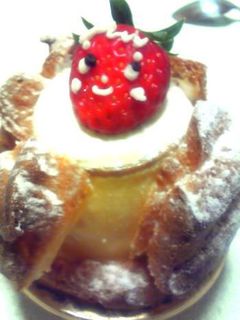 いちごのプリンシュークリーム