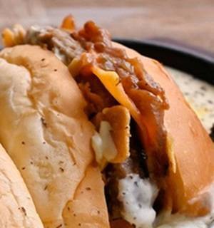 黒トリュフの沼チーズスマッシュバーガー